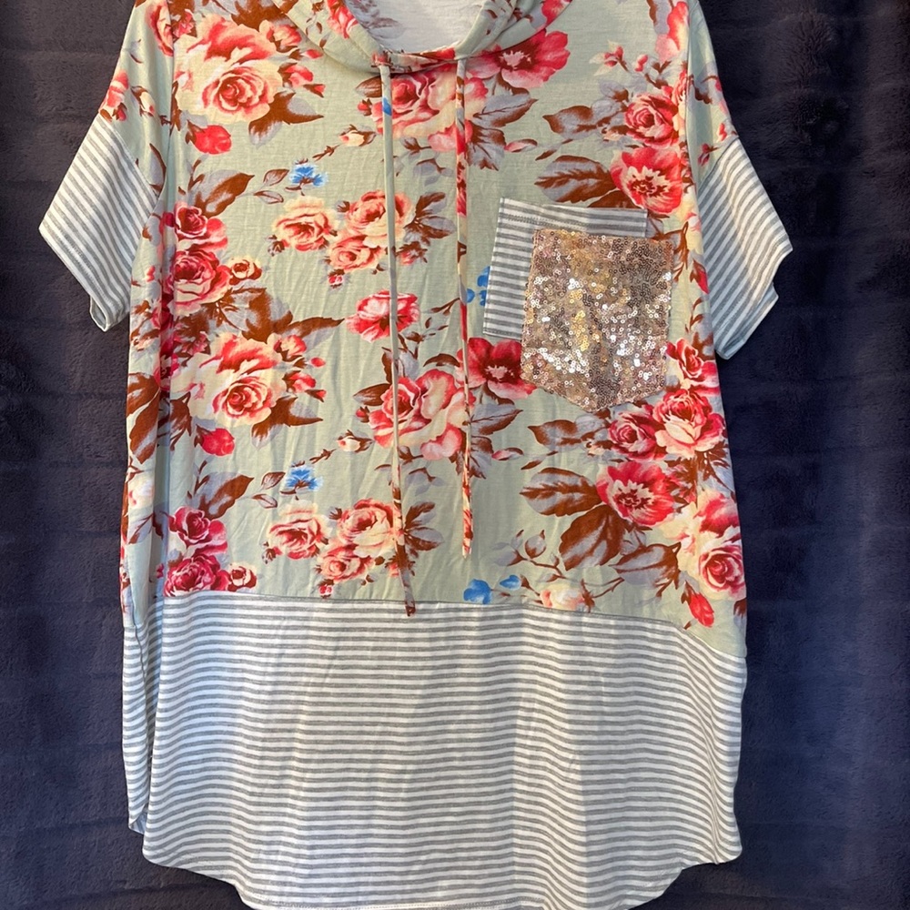 NWOT Chic Soul hooded short sleeve shirt size 2X